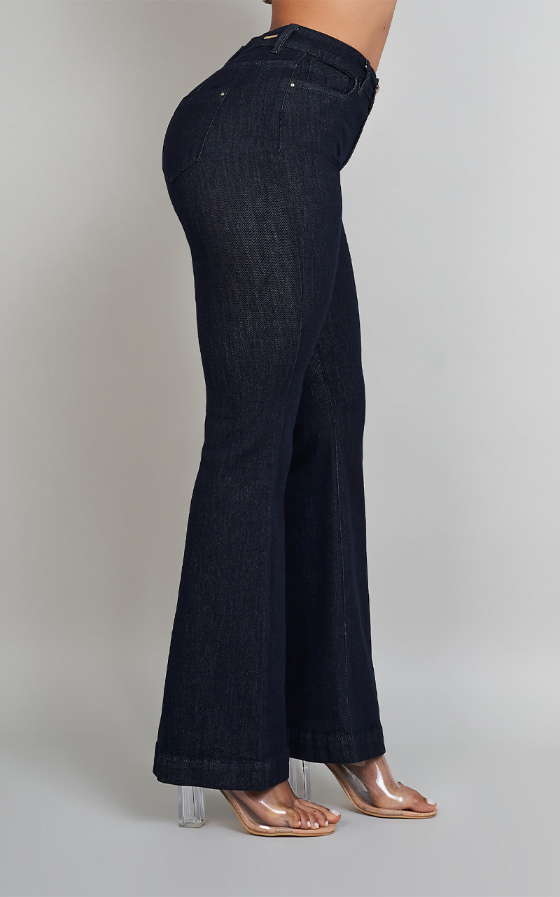 PRETTY & STRONG FLARE JEANS