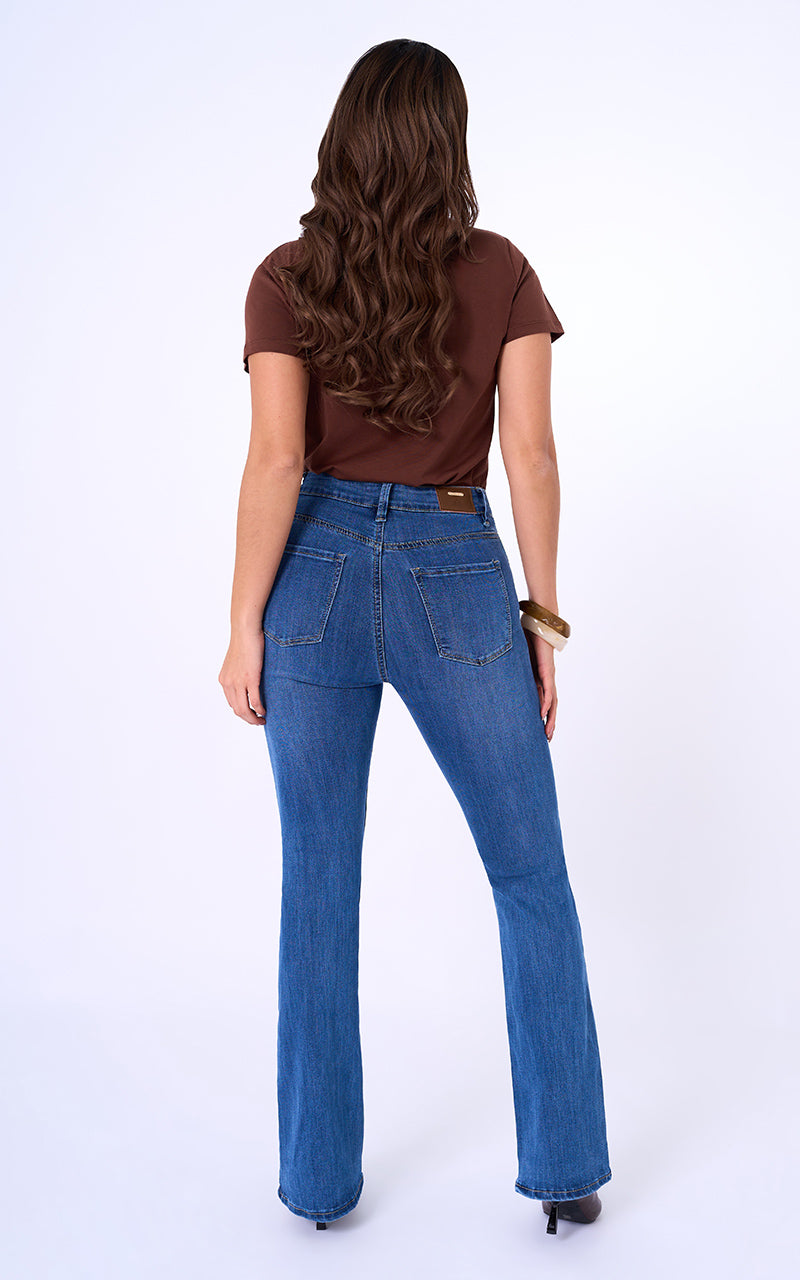 JEANS BOOT CUT TIRO ALTO