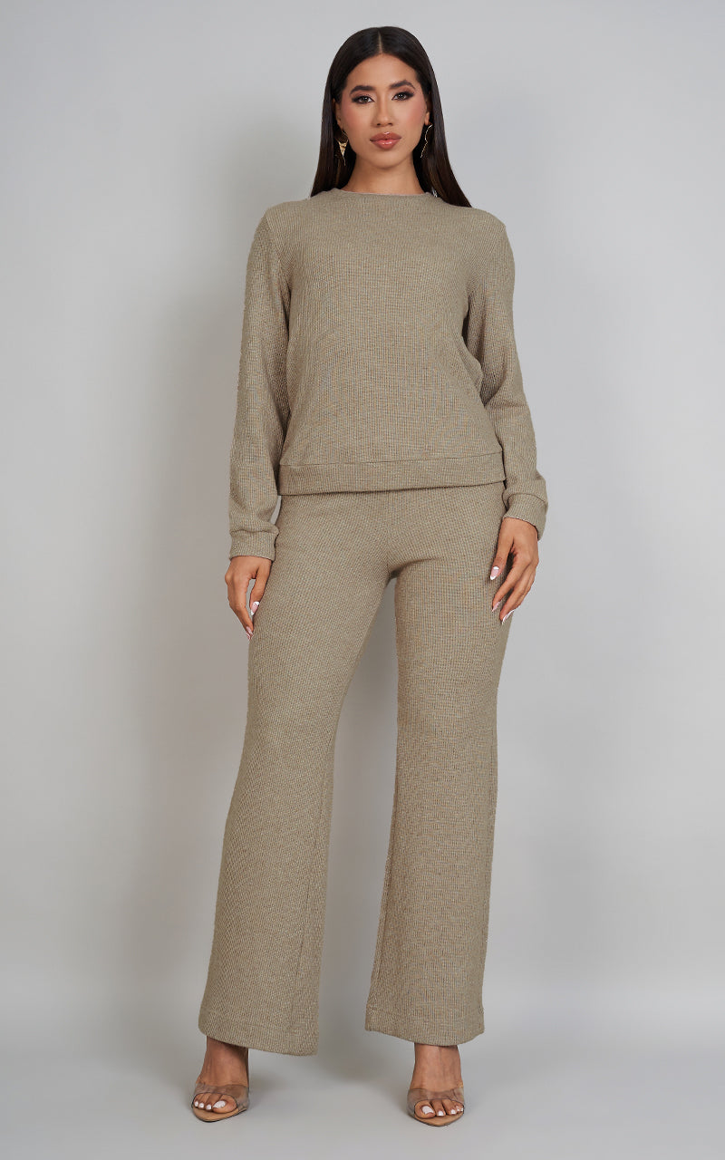 COLLECTS MOMENTS SWEATER & PANTS CREMA