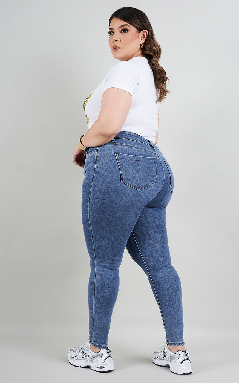 PLUS SIZE SKINNY ANKLE JEANS