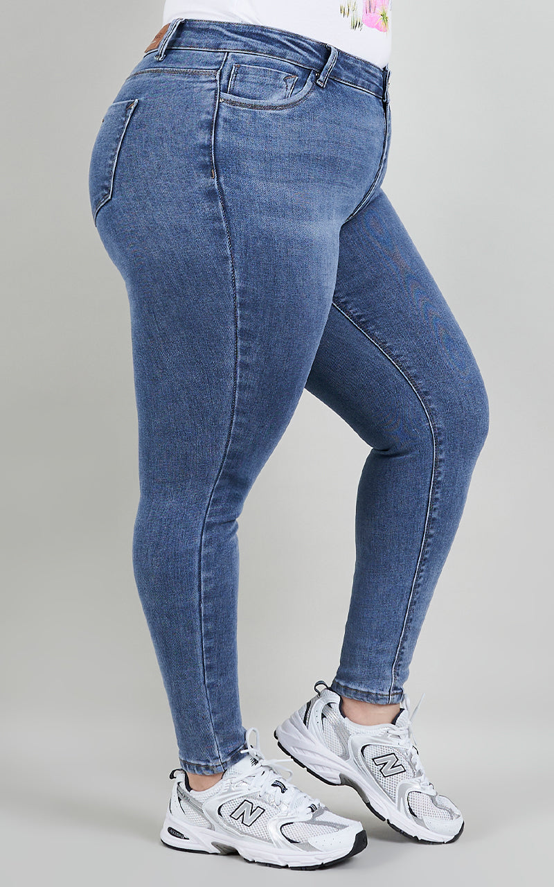 PLUS SIZE SKINNY ANKLE JEANS