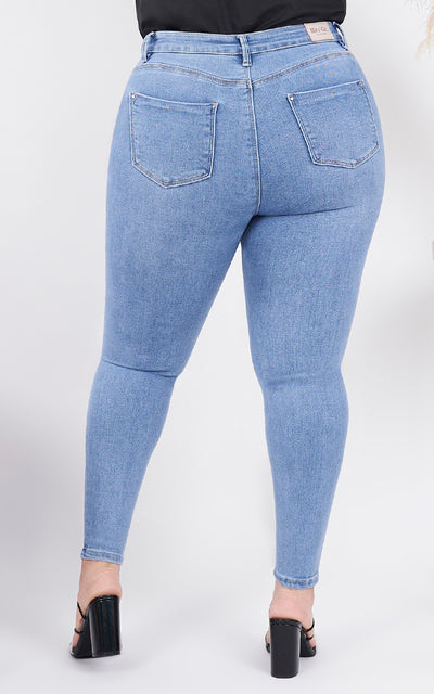 PLUS SIZE SKINNY ANKLE JEANS